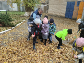 Осенний субботник в нашем ДОУ Осенний субботник в нашем ДОУ.